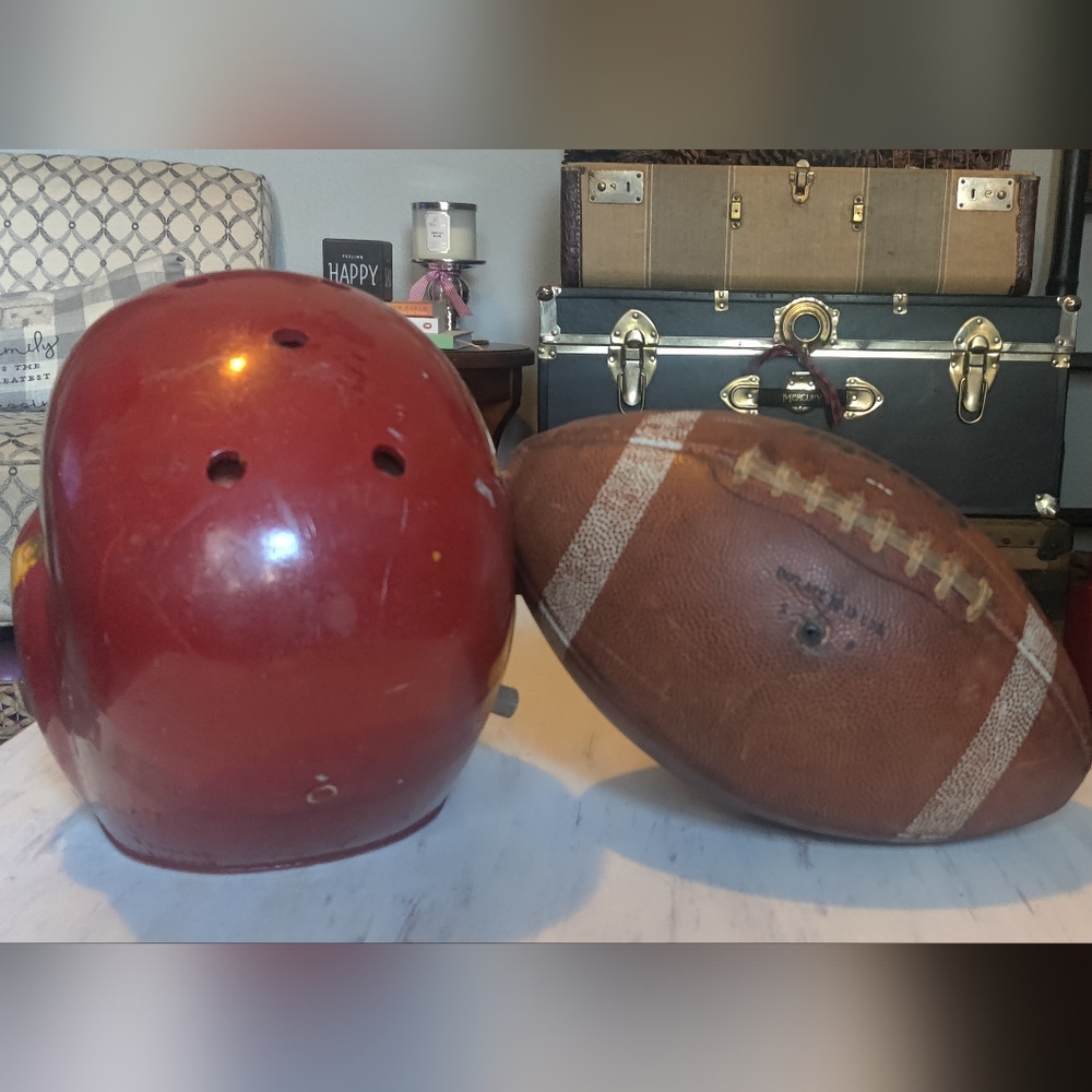 💛 Limited Time Sale💛Vintage Football Helmet & Spalding Vintage Football - Picture 2 of 6